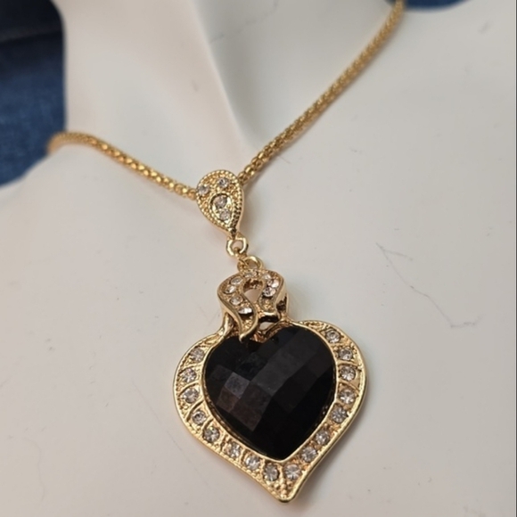 A GORGEOUS Heart Necklace! Stunning! - Picture 9 of 9